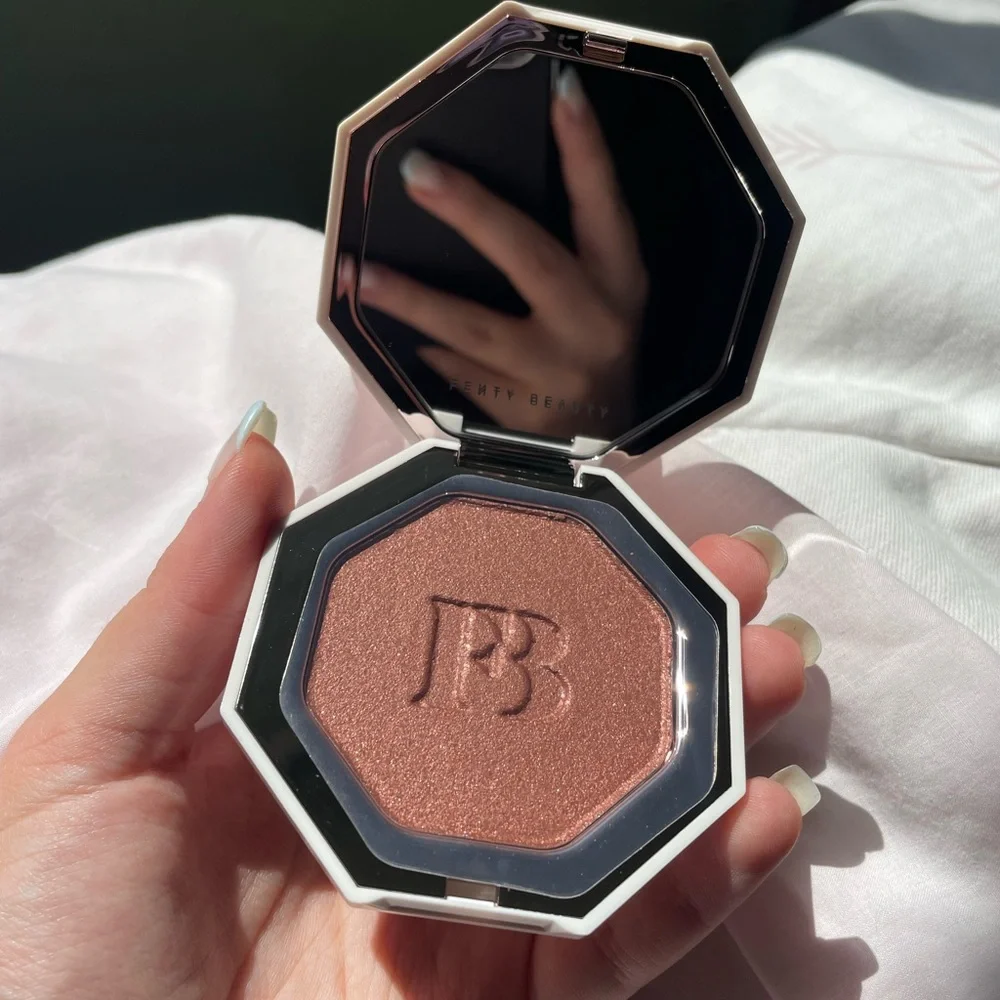 Fenty Beauty Radiant Copper Highlighter - Picture 1 of 2